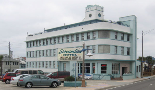 Streamline Hotel