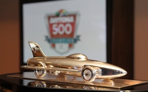 Daytona_500_Trophy