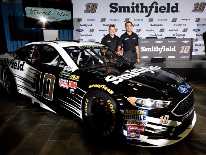 aric-almirola-tony-stewart-11-8_p3