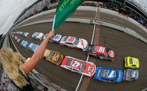 Green-flag-in-the-Indianapolis-Xfinity-Series-race-1800x1200