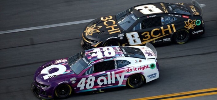 GettyImages-1467707954-2-922x426